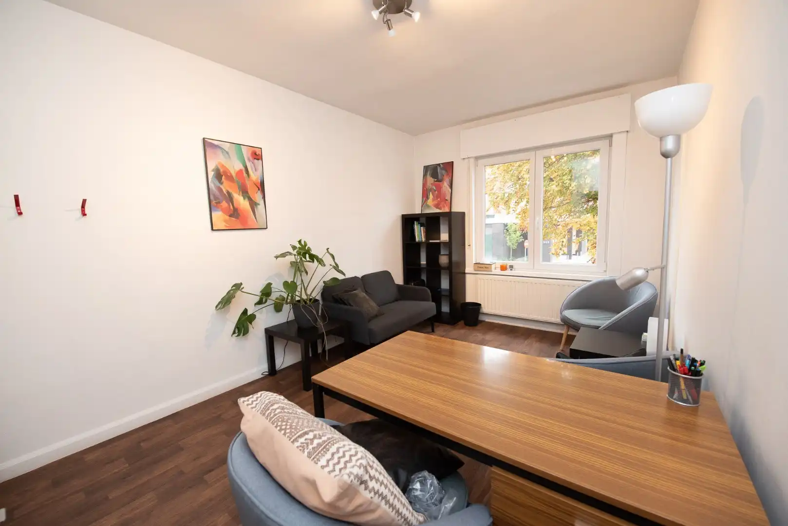 Ruime  en goed onderhouden woning met 3 slaapkamers op centrale ligging te Deerlijk. foto 10