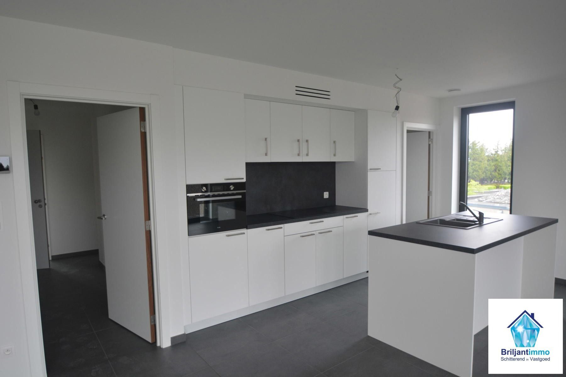 Ruim nieuwbouw appartement met 2 slp, berging en staanplaats foto 4