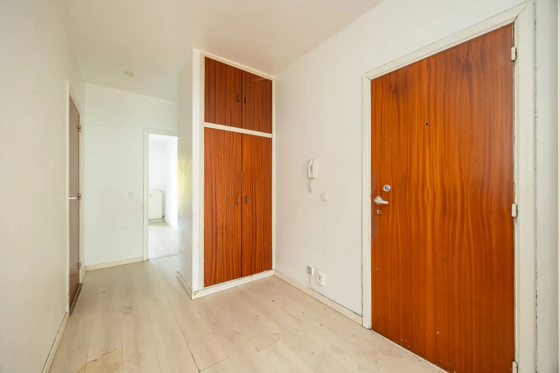 Appartement met 2 slpk, terras en autostaanplaats foto 10