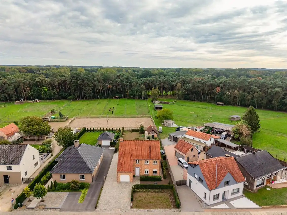 Instapklare, verrassend ruimle woning in landelijke omgeving foto 60