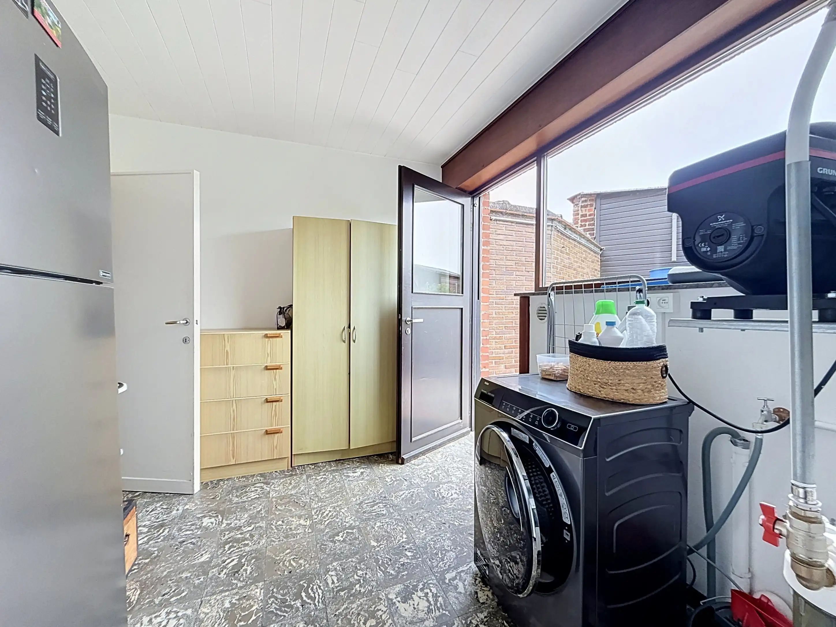 Goed gelegen woning met garage en uitweg. foto 6