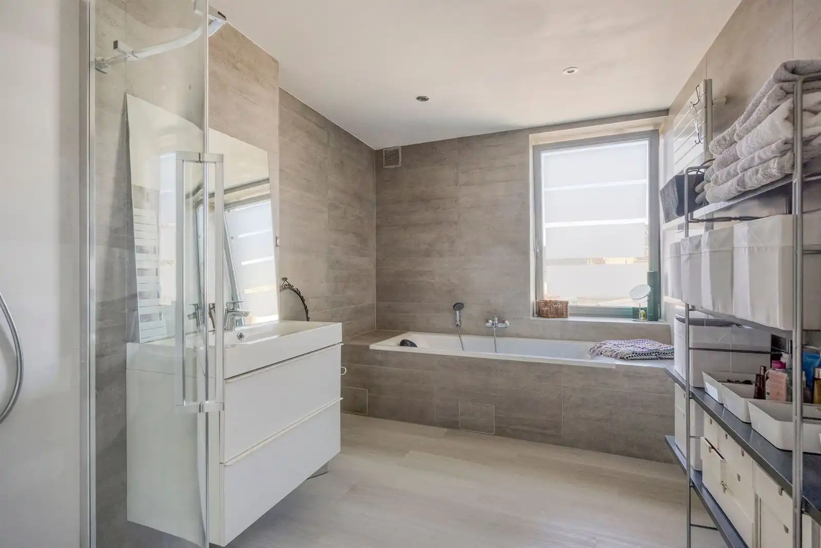 Ruime woning met 4 slaapkamers en bureau te koop foto 20