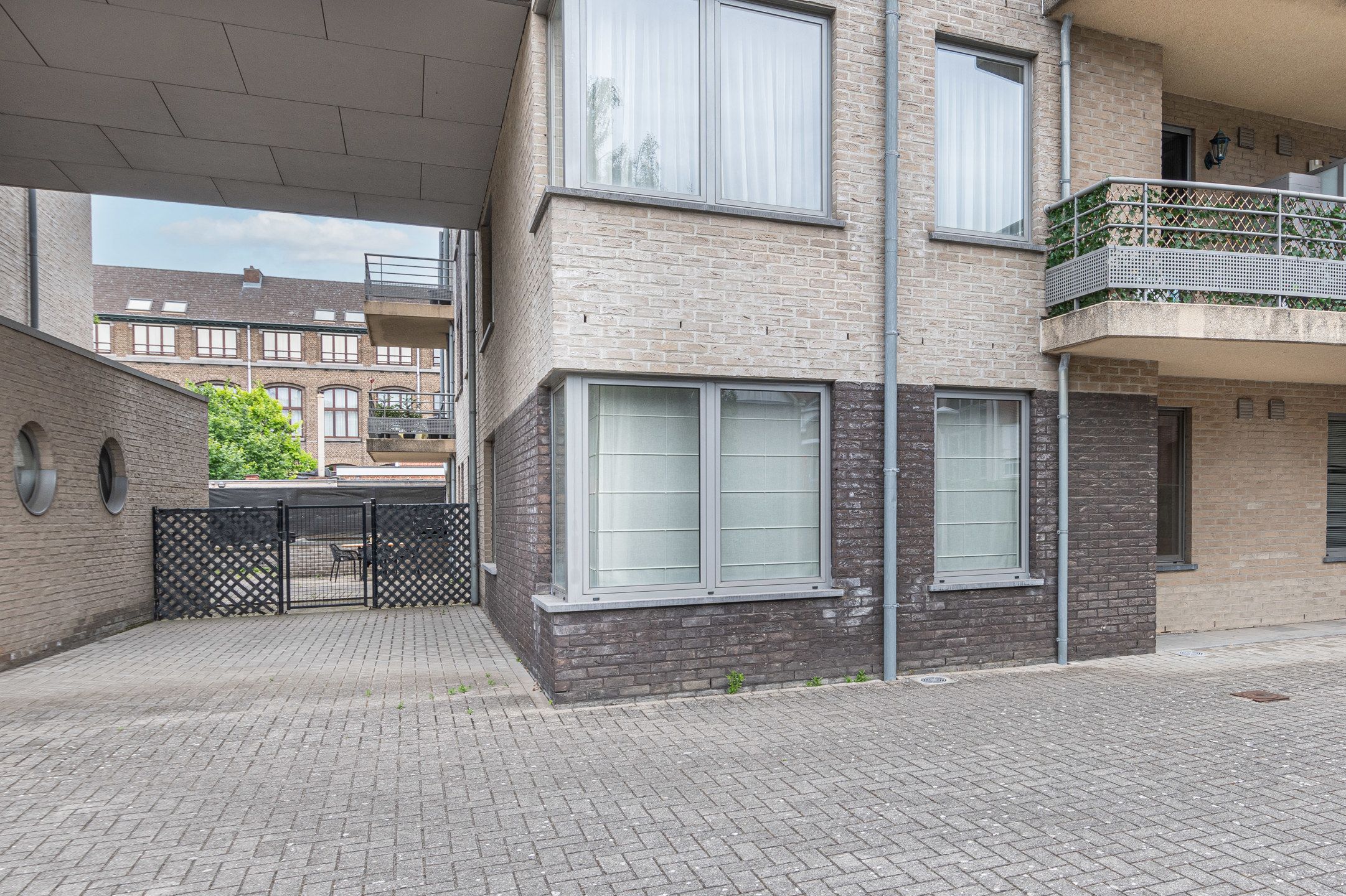 Lichtrijk gvl app met 2 slpk, riant terras en staanplaats! foto 17