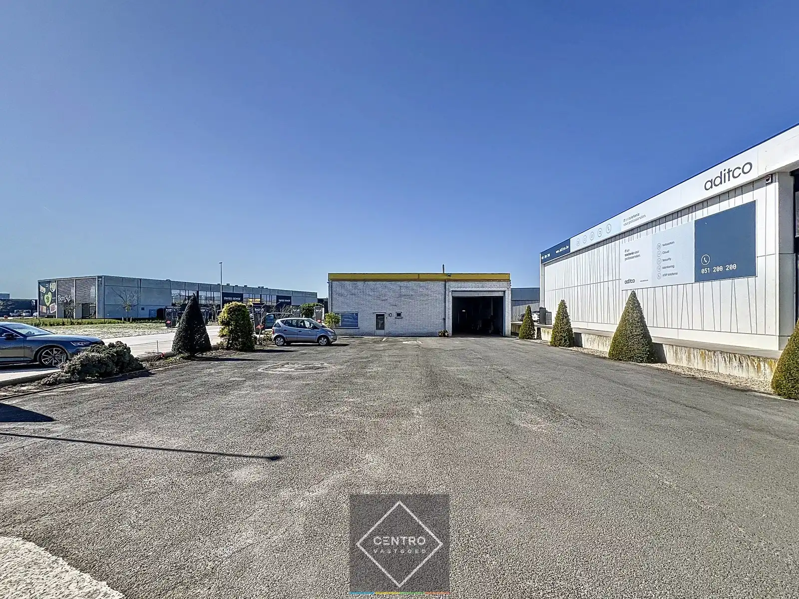 Commercieel gebouw (460m²) met verhard buitenterrein (heden AUTOWERKPLAATS) met uitbreidingsmogelijkheden en VEEL PASSAGE ! foto 5