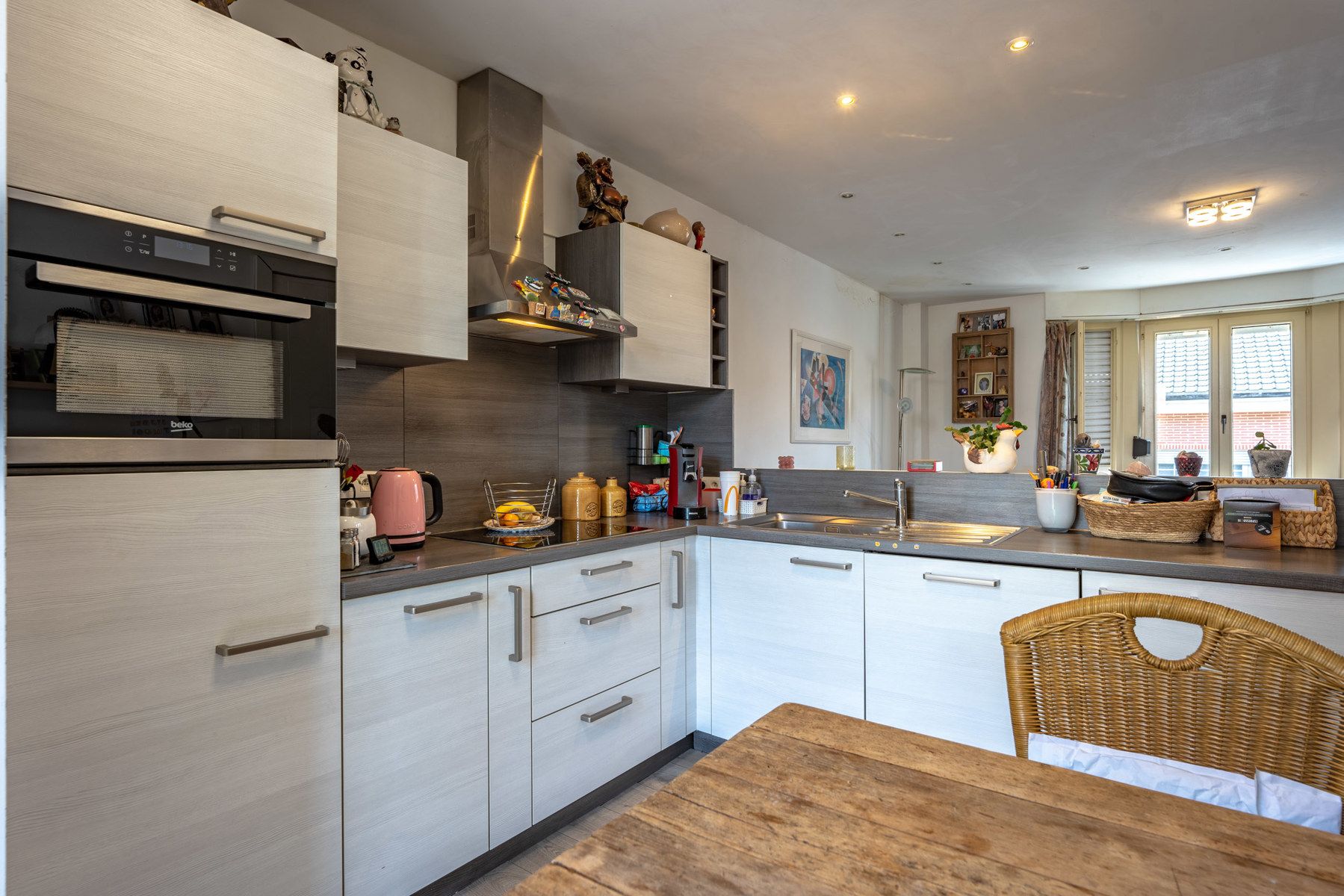 Instapklaar duplex-appartement in hartje Stabroek! foto 3