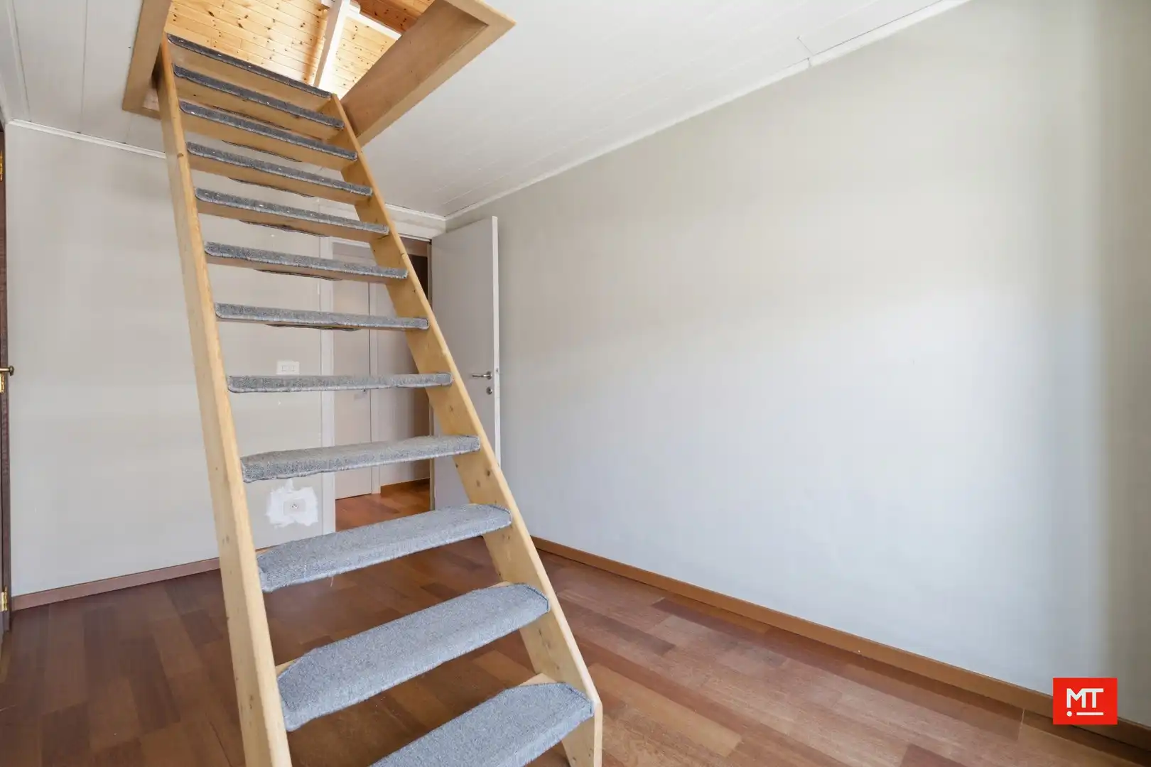 Ruime, instapklare woning met loods in het centrum van Wervik foto 26