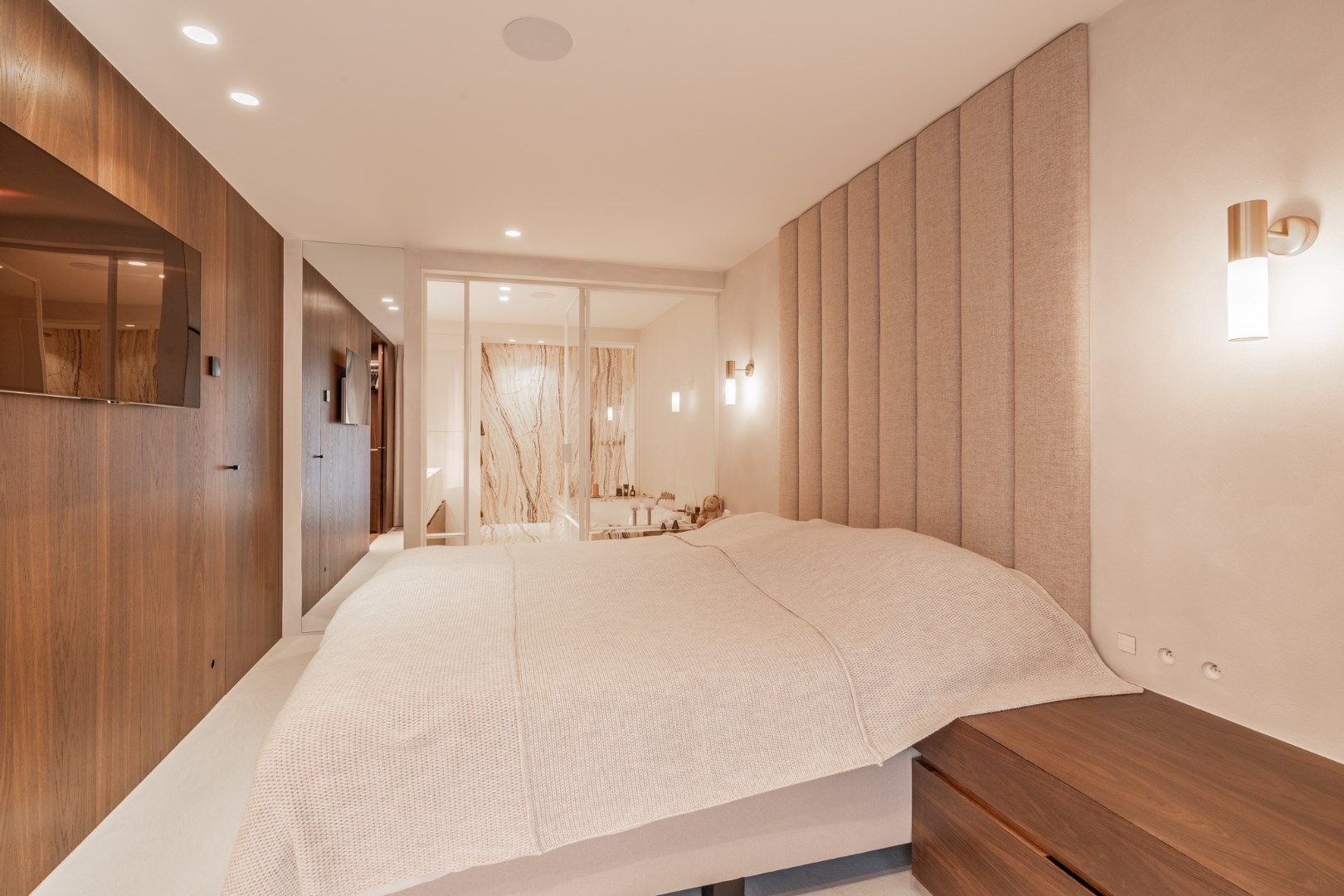 Zeer luxueus en smaakvol afgewerkt 4 slaapkamer appartement met frontaal zeezicht foto 10