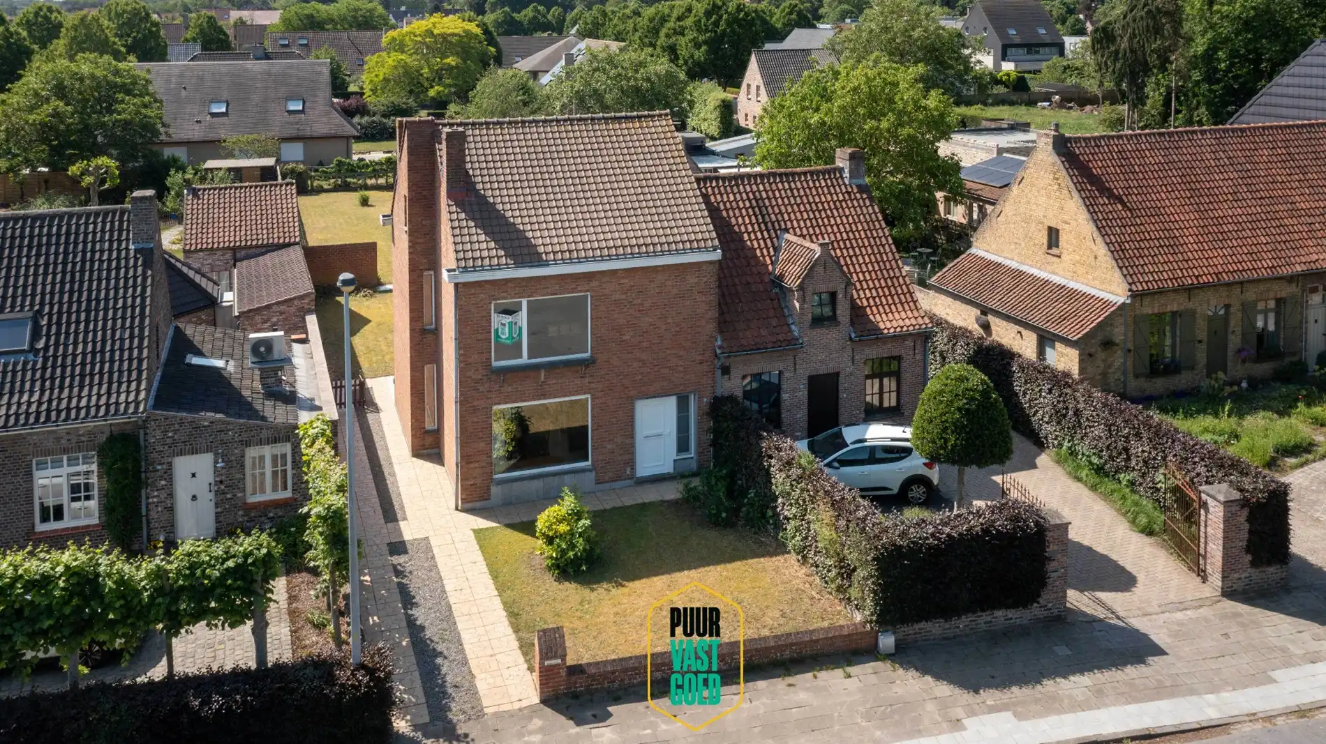 Degelijk halfopen woonhuis  met aparte boei en zuidgerichte tuin, op 534 m² grond foto 2