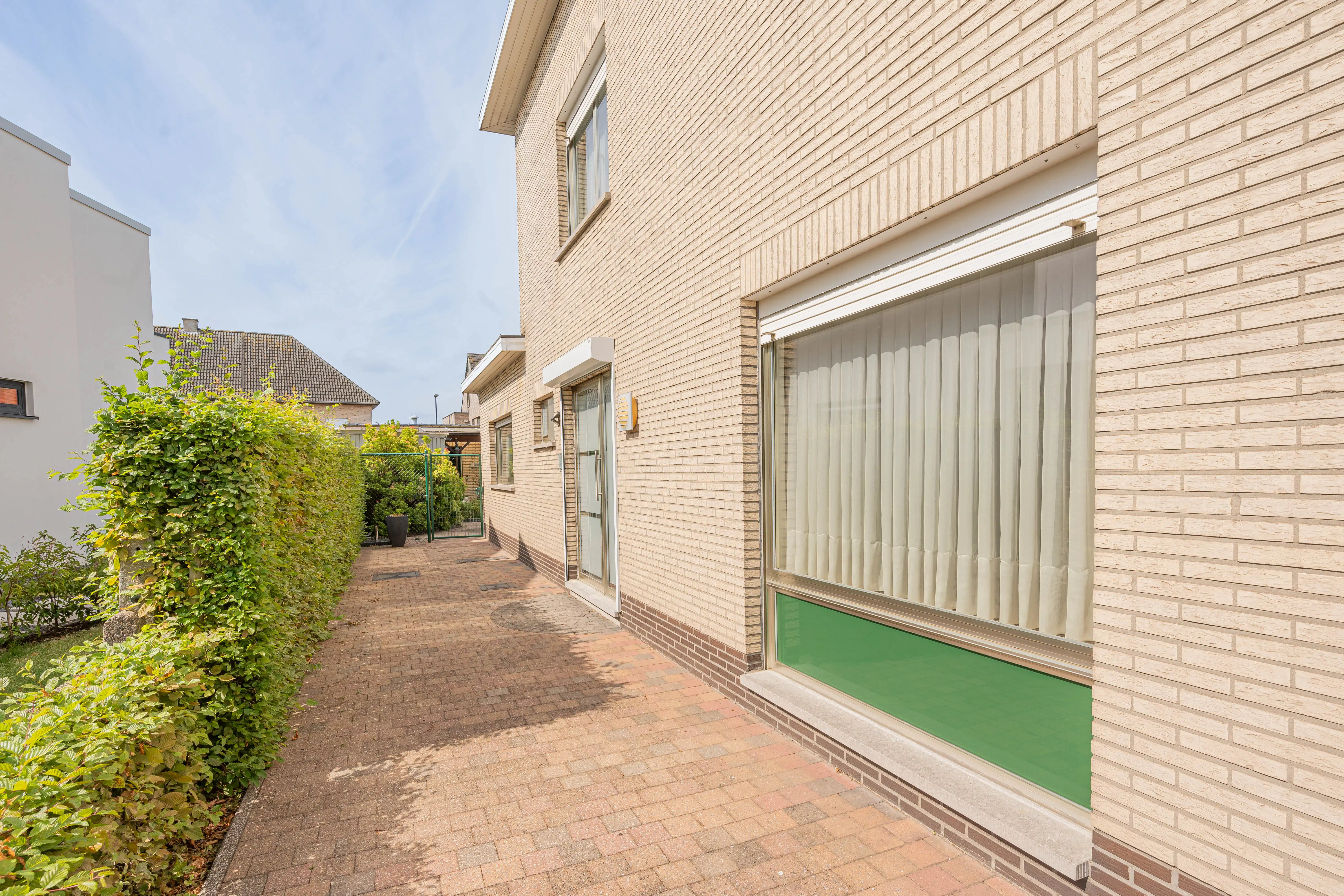 Kwalitatieve woning met 3 autostaanplaatsen in de garage! foto 27