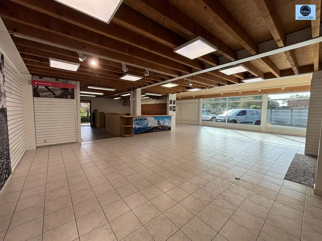 COMMERCIELE RUIMTE MET DUPLEXAPPARTEMENT- VEEL MOGELIJKHEDEN EN UITSTEKENDE ZICHTBAARHEID foto 5