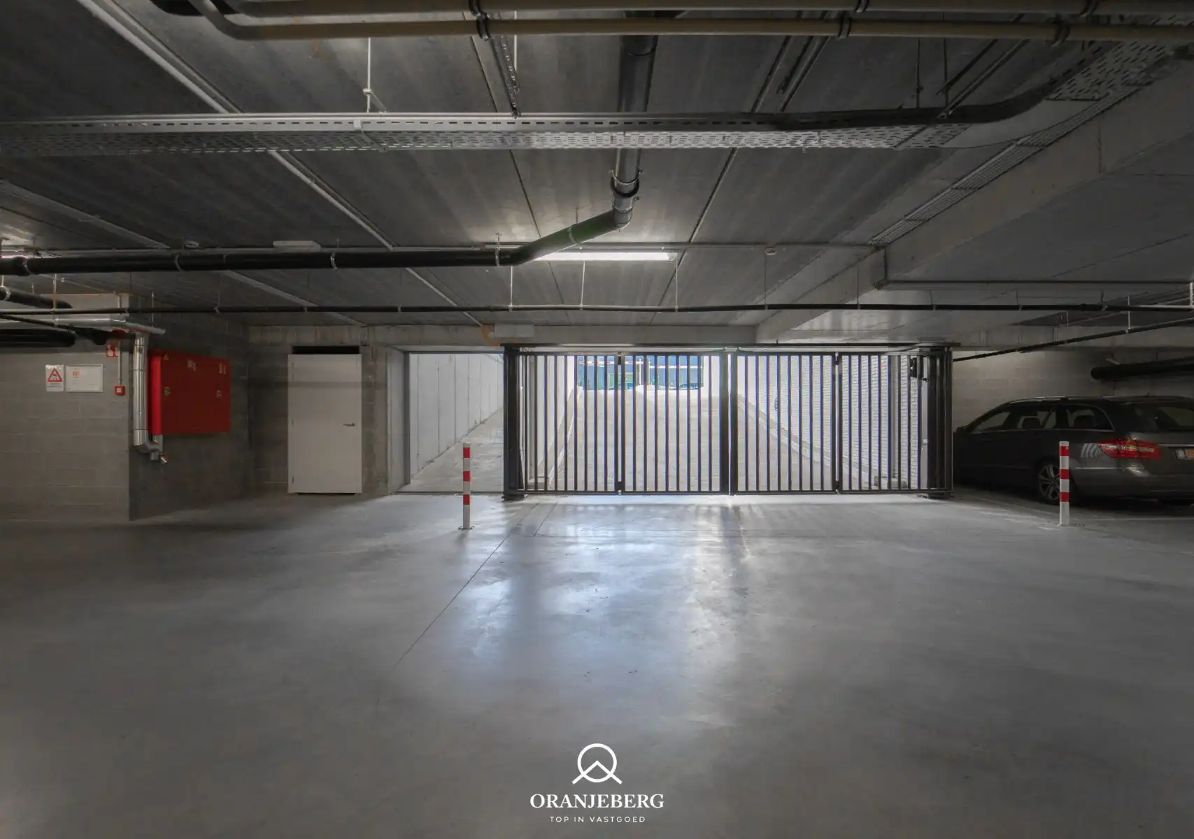 Nieuwbouw autostaanplaats te huur in afgesloten parkeergarage nabij Gent centrum foto 4