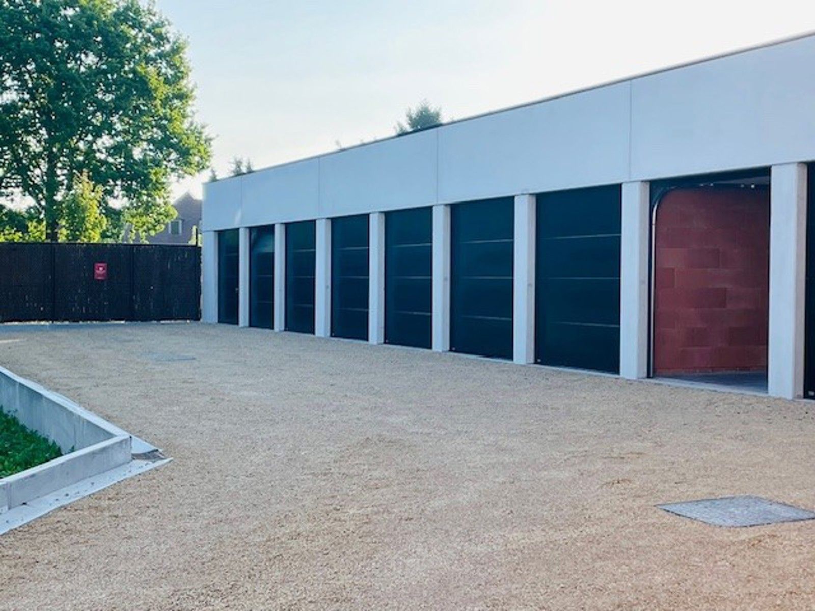 Garage te huur foto {{pictureIndex}}