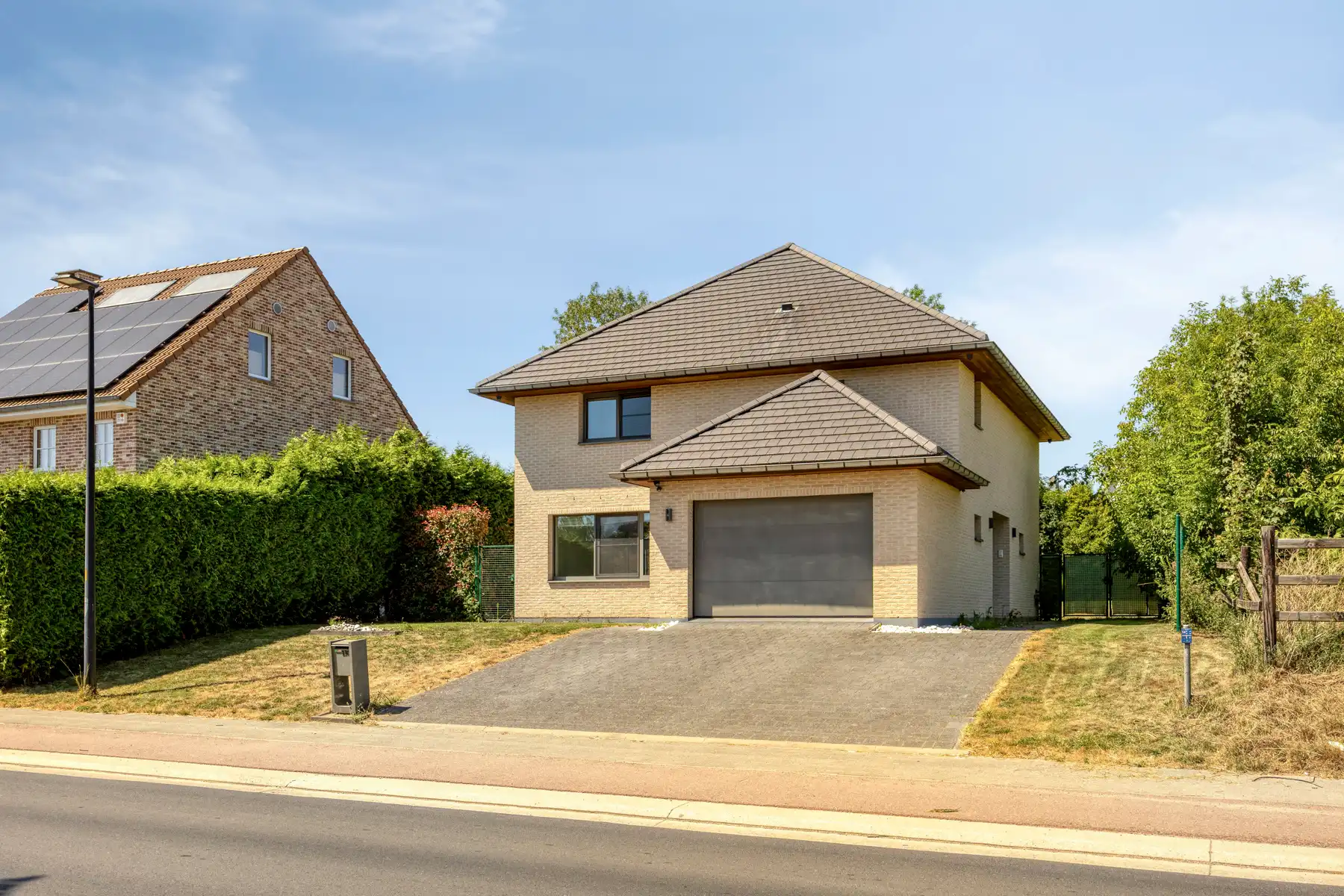 Ruime energiezuinige en instapklare villa in Wemmel foto {{pictureIndex}}