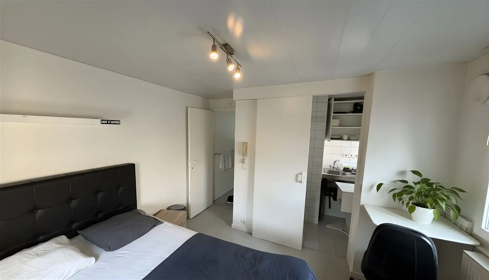 Opbrengsteigendom met 6 studentenkamers en commercieel. foto 10