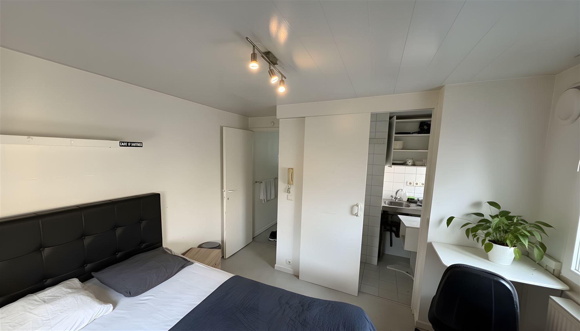 Opbrengsteigendom met 6 studentenkamers en commercieel. foto 10