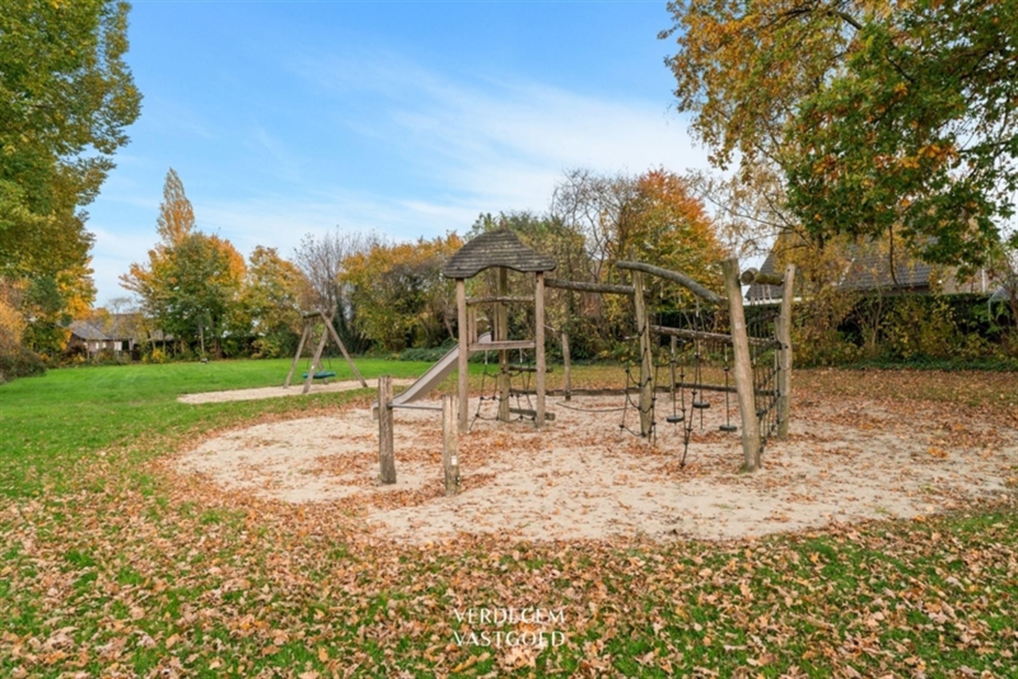 Woning met 4 slaapkamers, tuin en garage op topligging foto 22