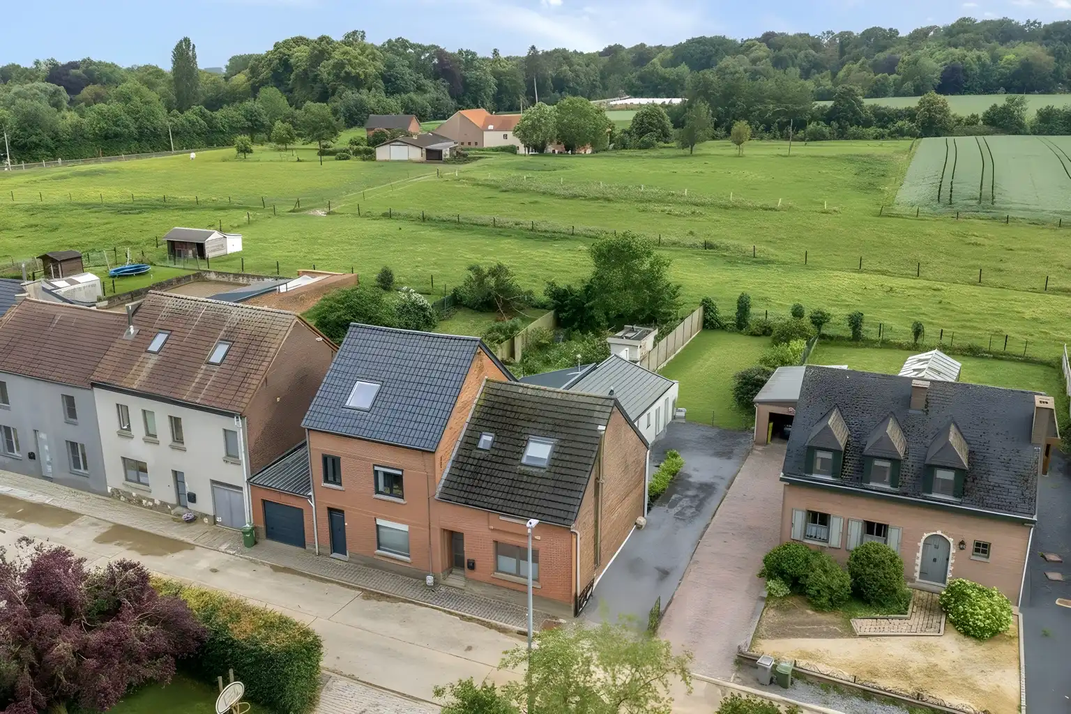 Instapklare woning in doodlopende straat te Vertrijk foto {{pictureIndex}}