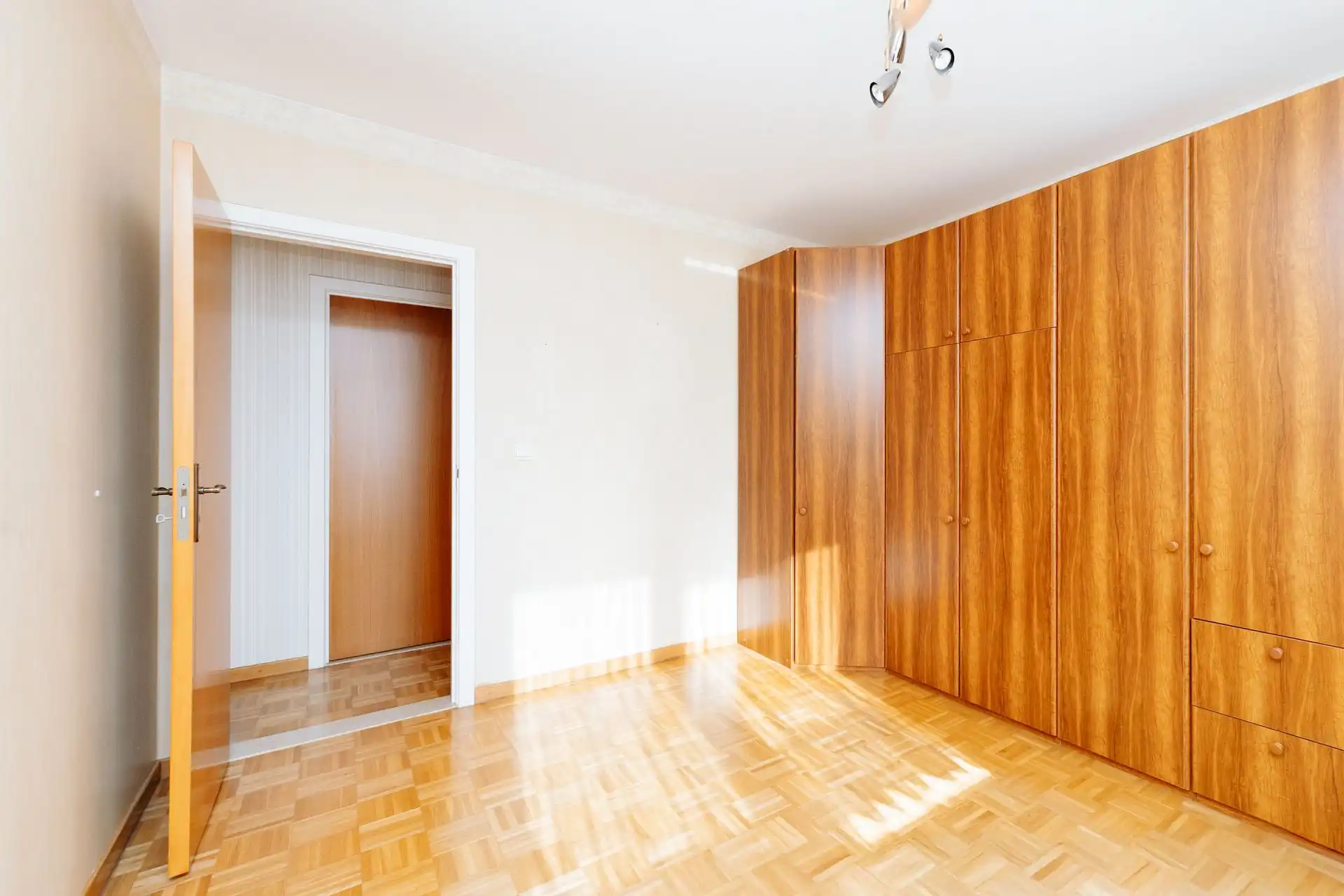 Lichtrijk twee slaapkamer appartement op gunstige locatie foto 12