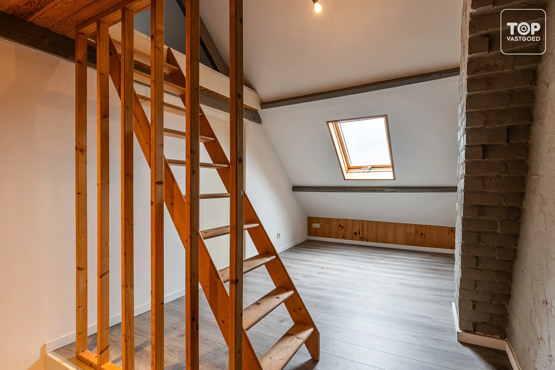 Instapklare gezinswoning met tuin en open zicht foto 19