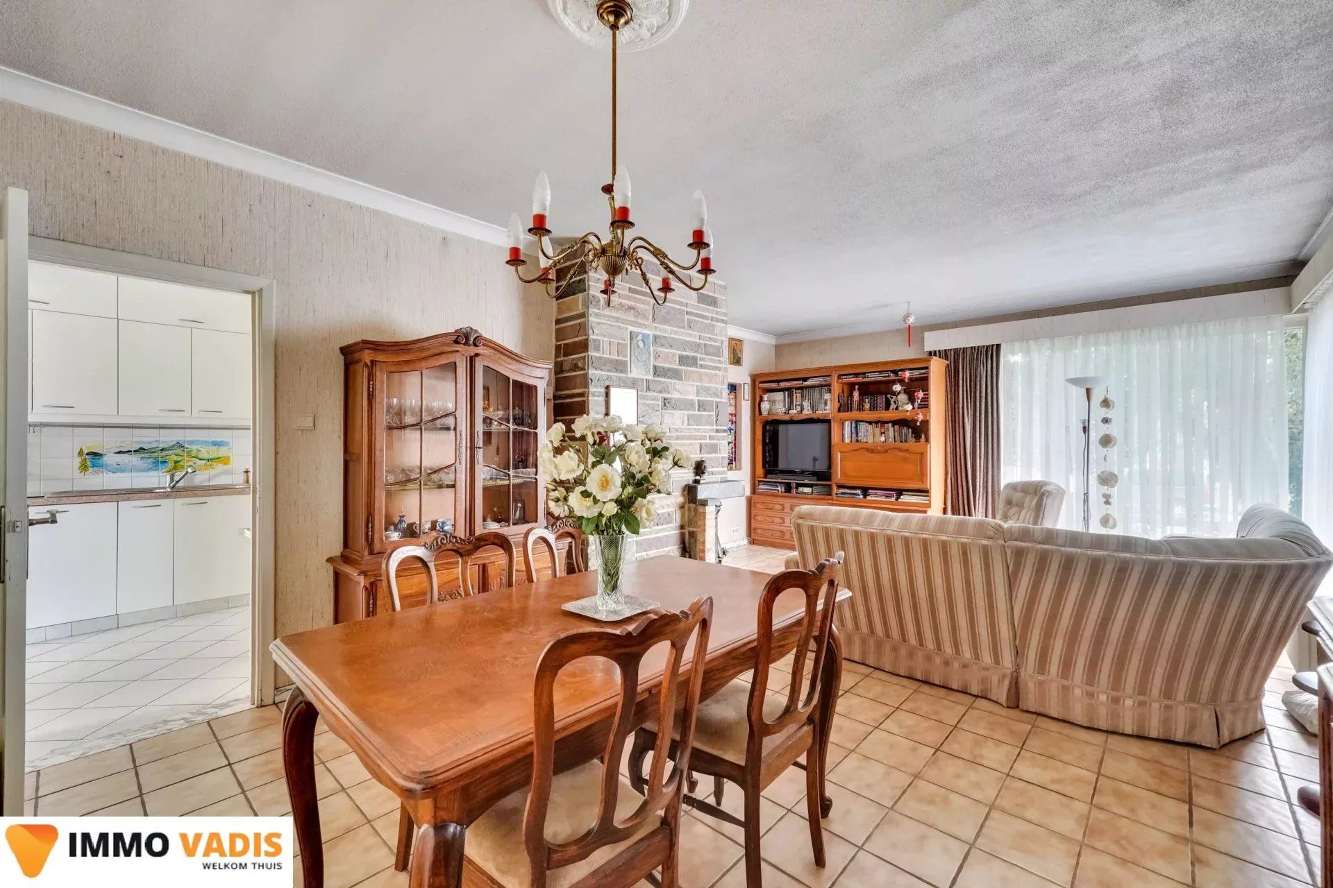 Te renoveren woning met  garage en mooie tuin foto 6