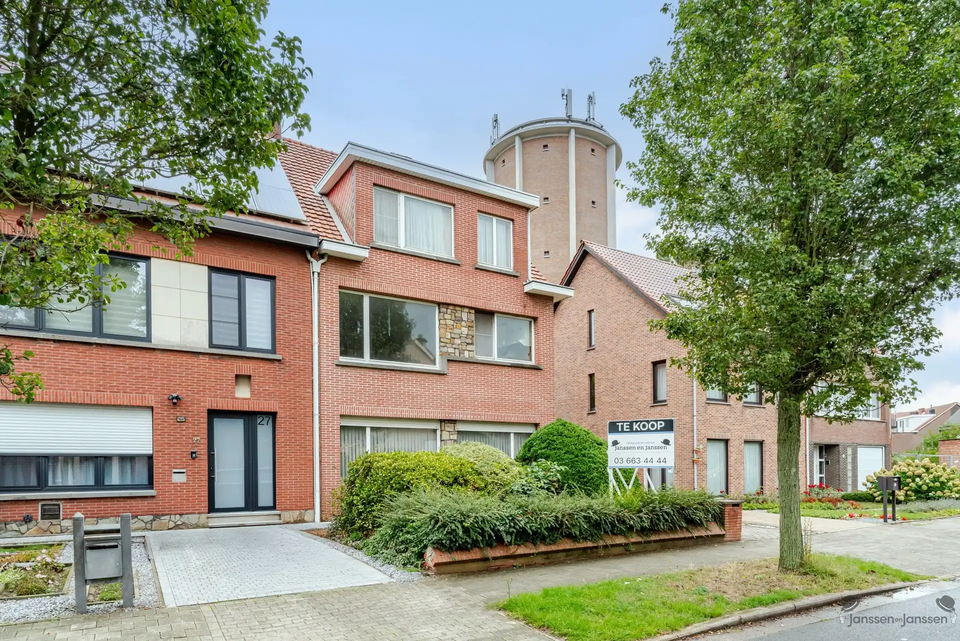 Te renoveren investeringsproject met 2 vergunde woonentiteiten en veel potentieel in Schoten! foto 2