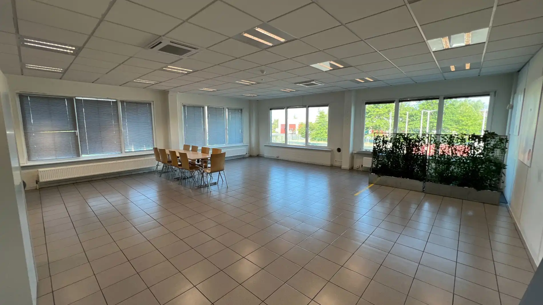 Loods met kantoren te huur in haven van Gent foto 15