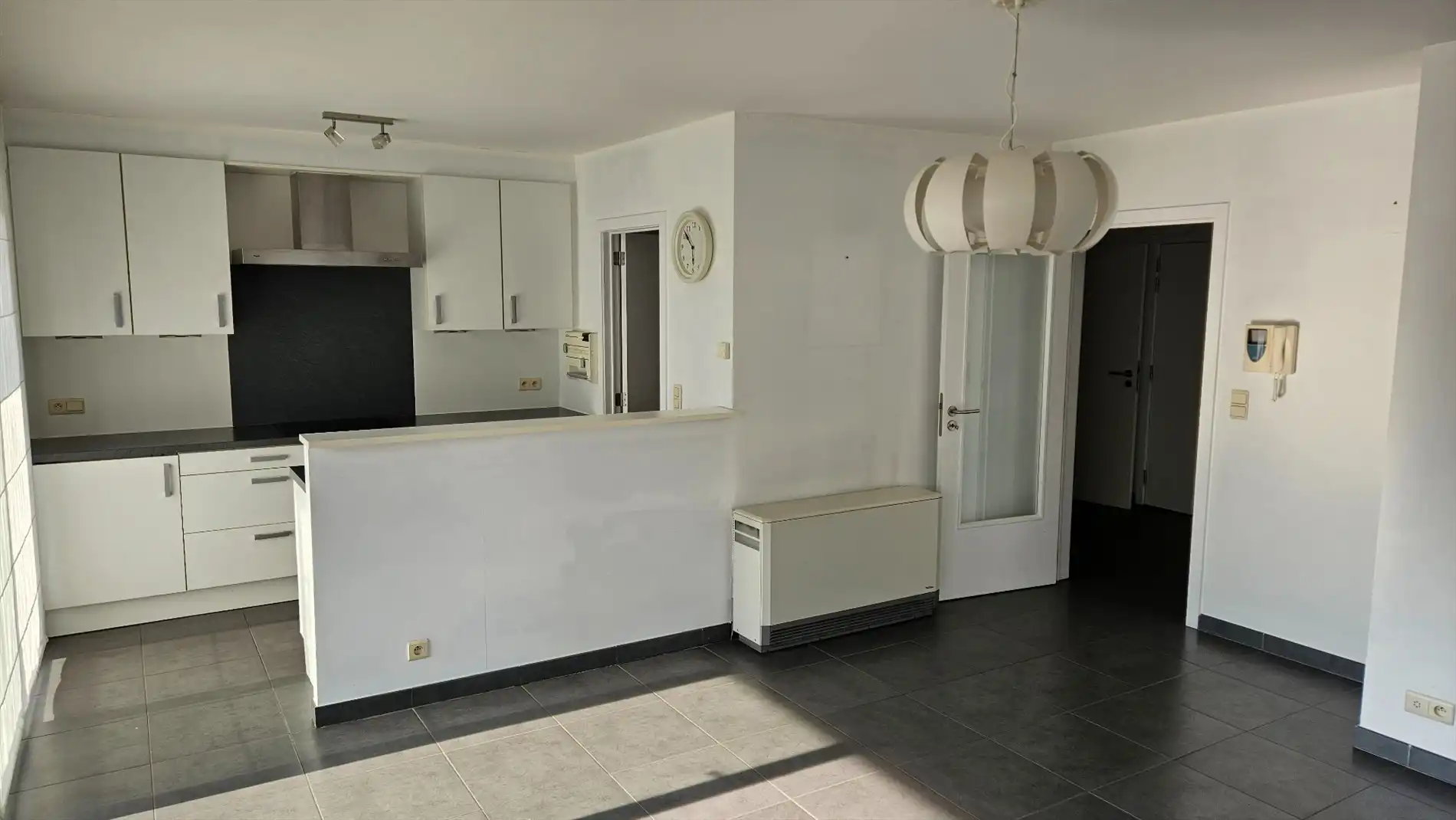 Ruim appartement met 2 slk, terras en garage foto 6