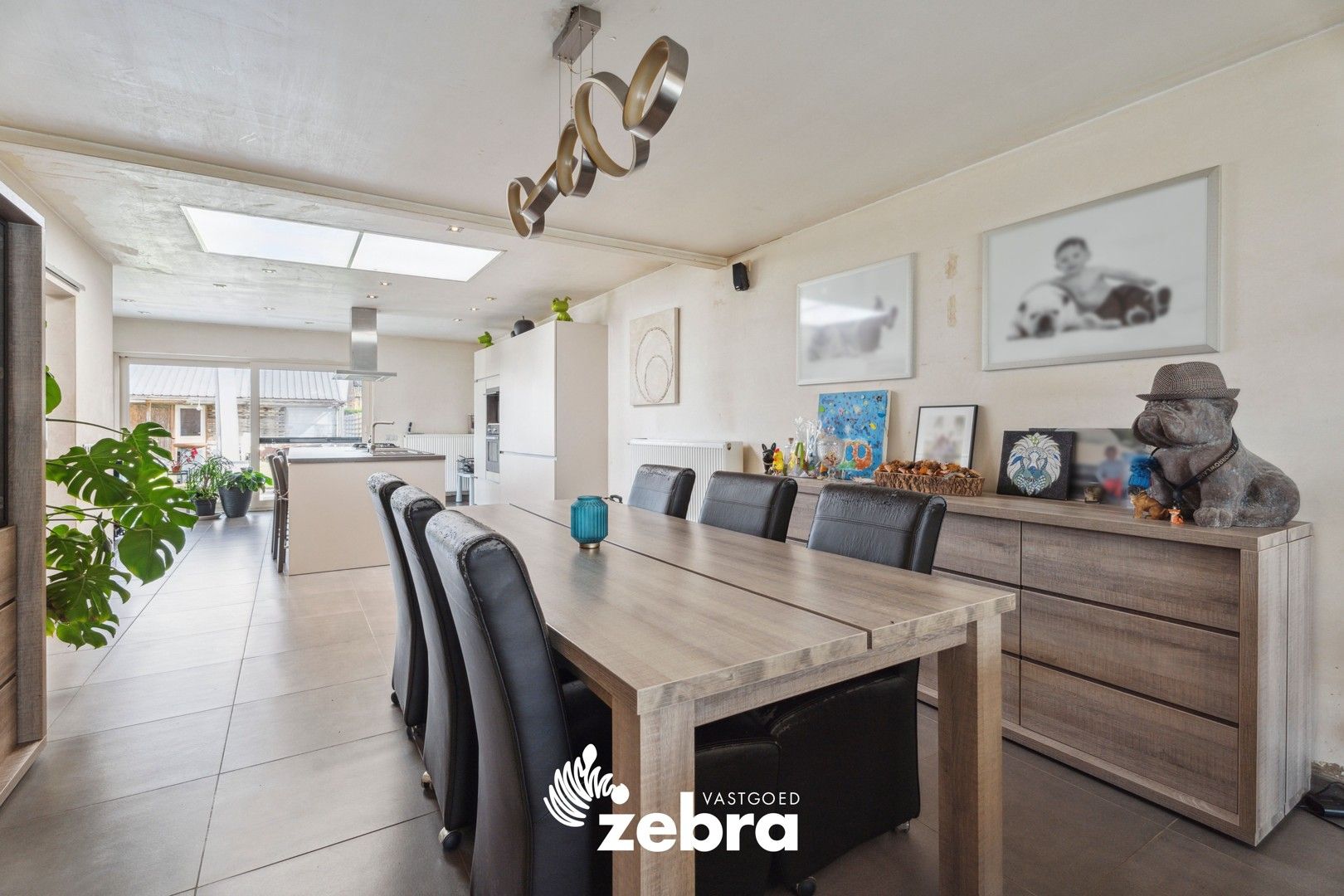 Instapklare woning met drie slaapkamers en loods op een toplocatie te Izegem! foto 6