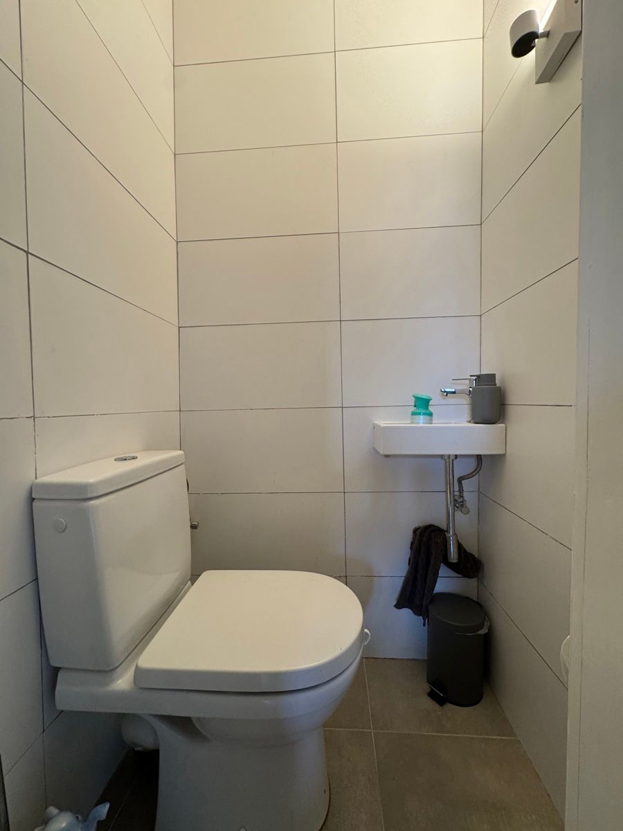 Vernieuwd gelijkvloers-appartement met 2 slaapkamers en koer foto 10
