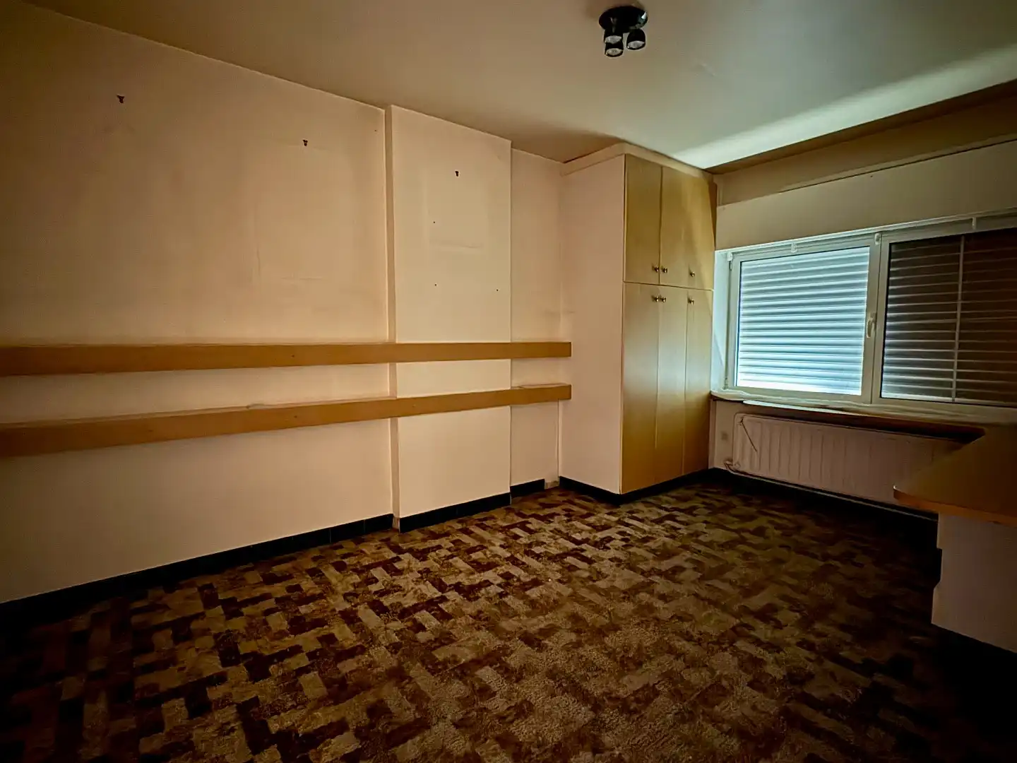 Te renoveren woning met 233m², garage, tuin en vele slaapkamers. foto 17