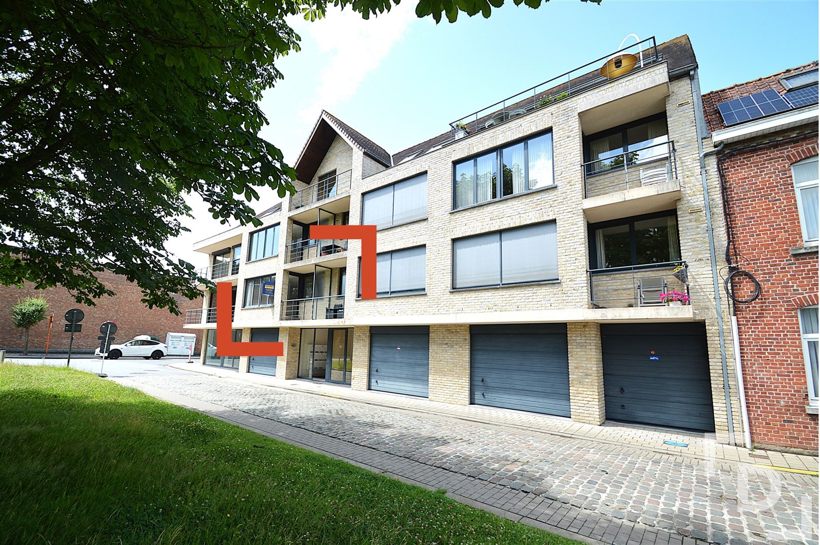 Appartement te huur op centrale locatie te Ieper. foto {{pictureIndex}}