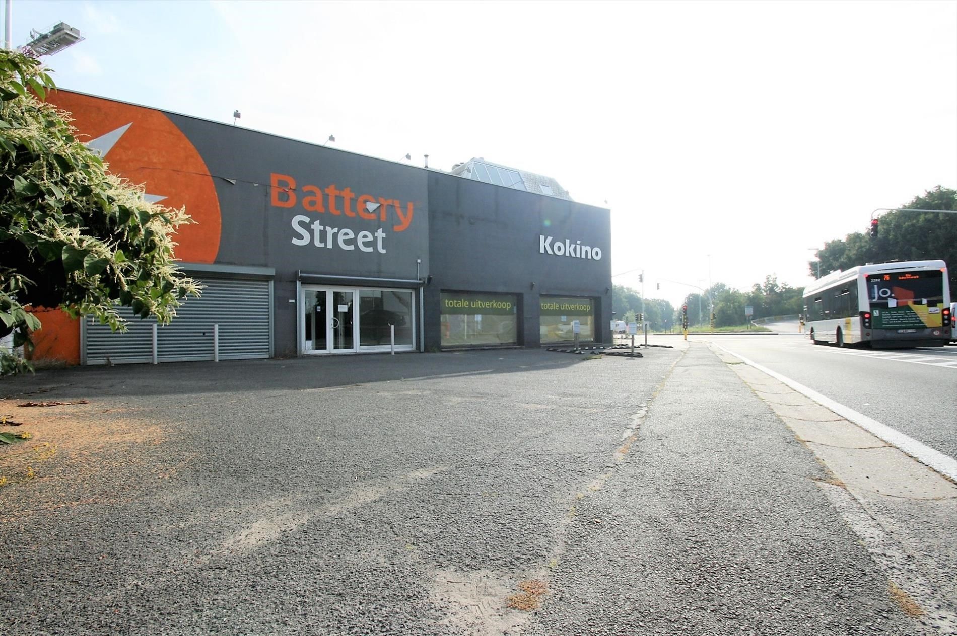 Handelsruimte Kortrijkse Steenweg 1092 naast KBC Toren te huur  foto 4