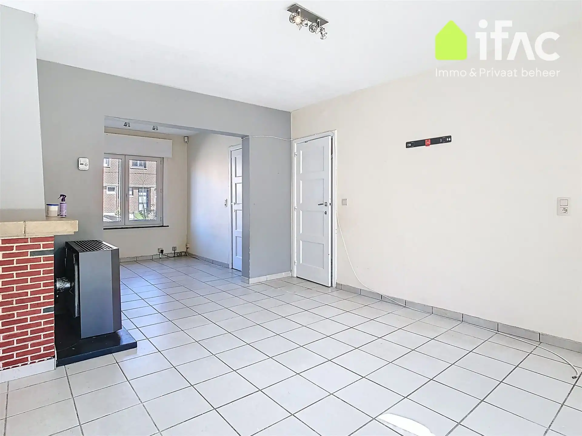 Huis met 2 slaapkamers, bureau en tuin foto 6