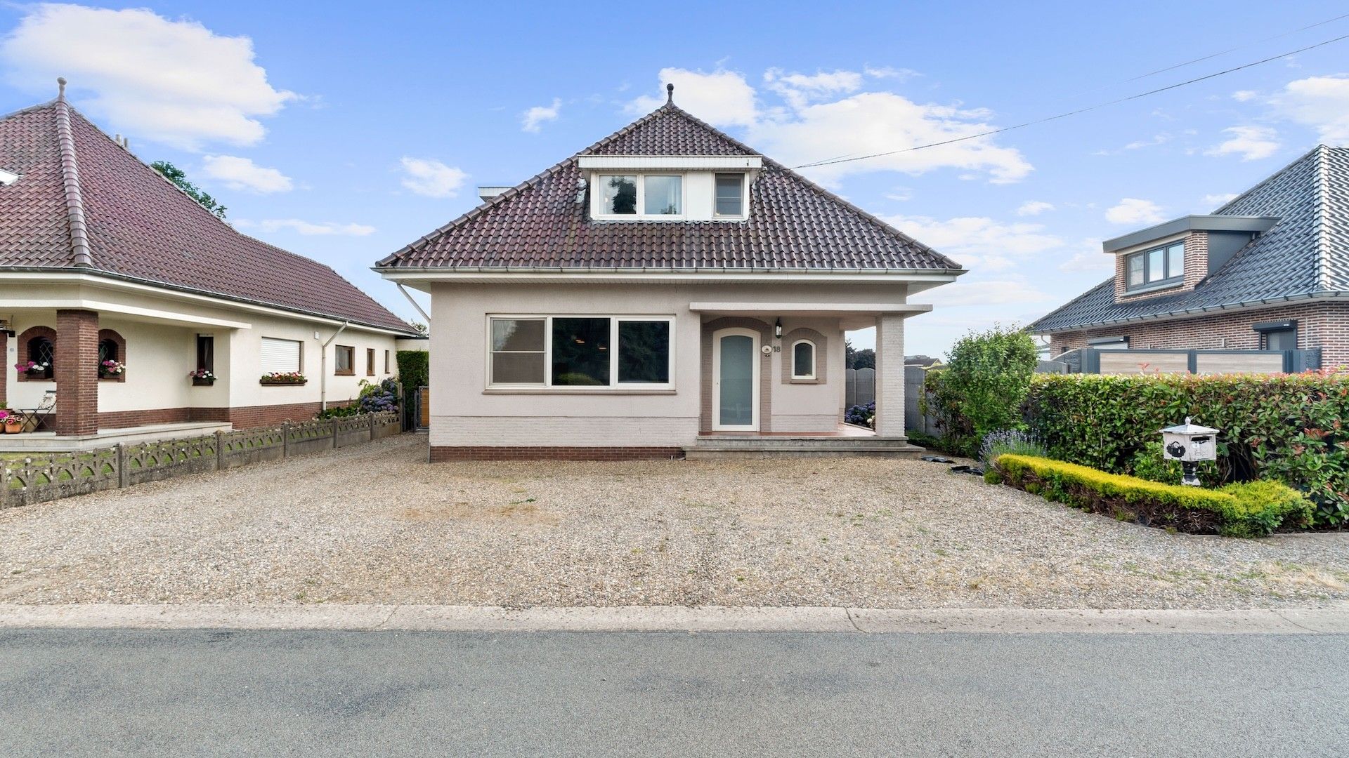 Rustig gelegen woning (O.B.) met 3 slaapkamers gelegen op een perceel van 5a 58ca foto 2