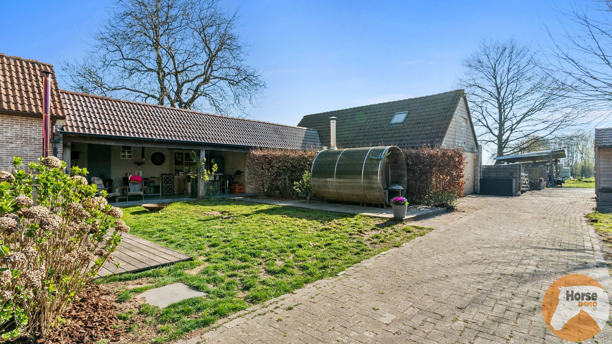 BERLARE - Instapklare woning met stallen en weides foto 9