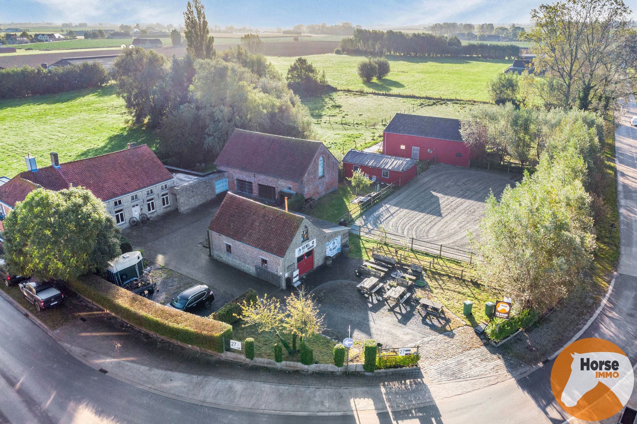 Hoofdfoto van de publicatie: VEURNE- Unieke hoevewoning met paardenfaciliteiten 