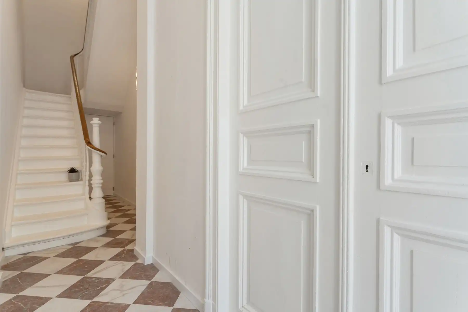 Stijlvol gerenoveerd appartement met stadskoer in Zurenborg foto 21