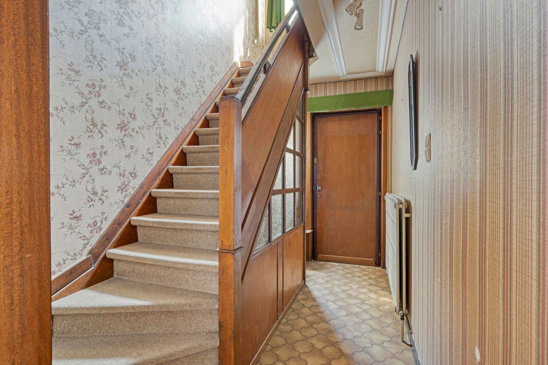 Te Renoveren 3-gevelwoning op gunstige ligging foto 3