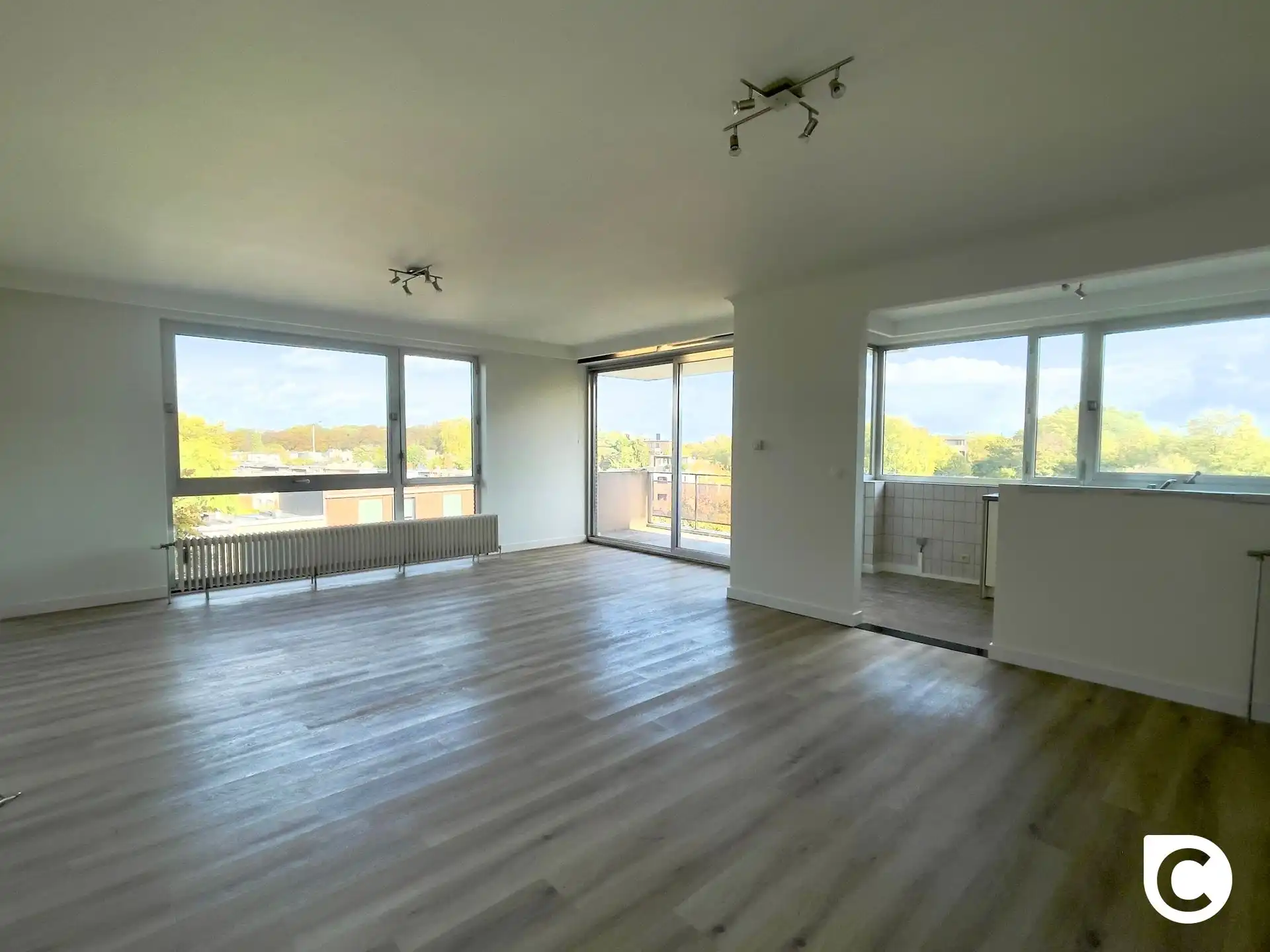 Gerenoveerd appartement met 3 slaapkamers foto 2
