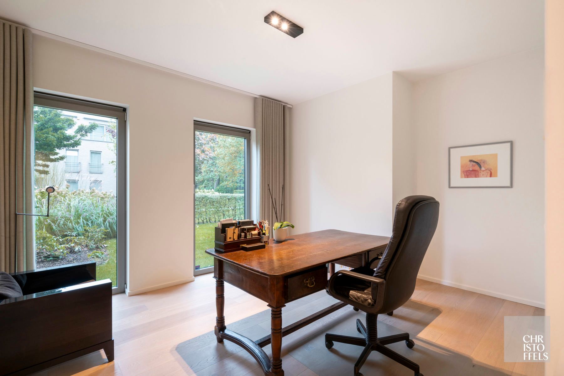 Exclusief villa-appartement (183m²) met privé tuin gelegen in een afgesloten park met buitenzwembad. foto 7