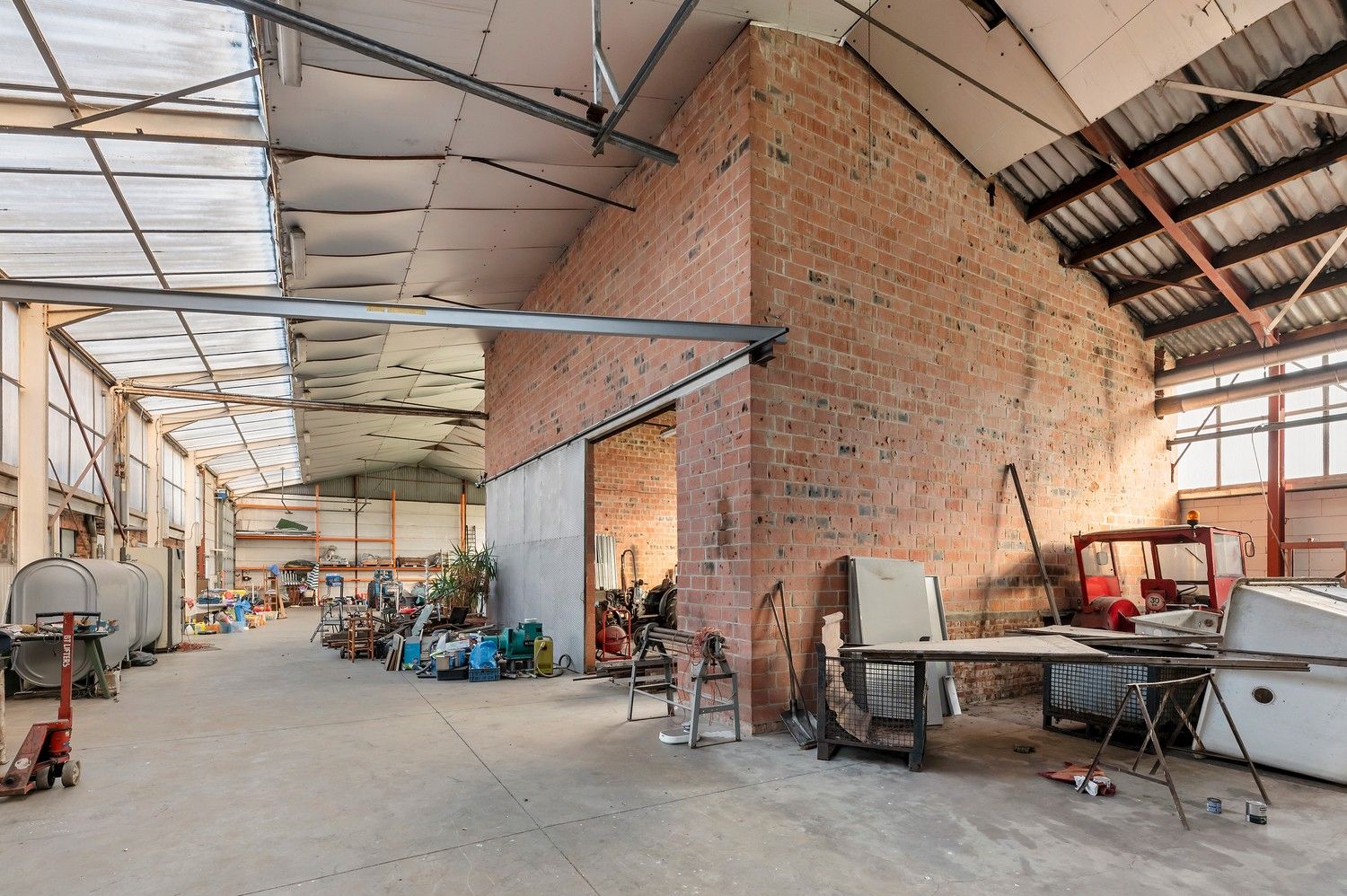 Ruime open bebouwing met loods en garages op ca. 1,7 ha – landelijke ligging in agrarisch gebied. foto 20