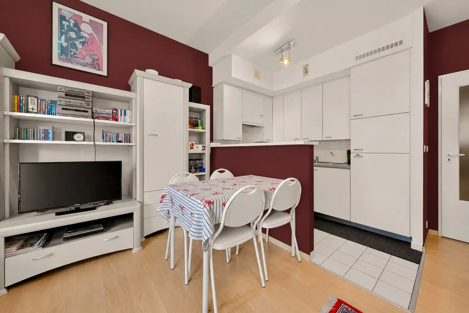 Instapklaar 1 slaapkamer appartement vlakbij jachthaven en station in centrum Oostende foto 7