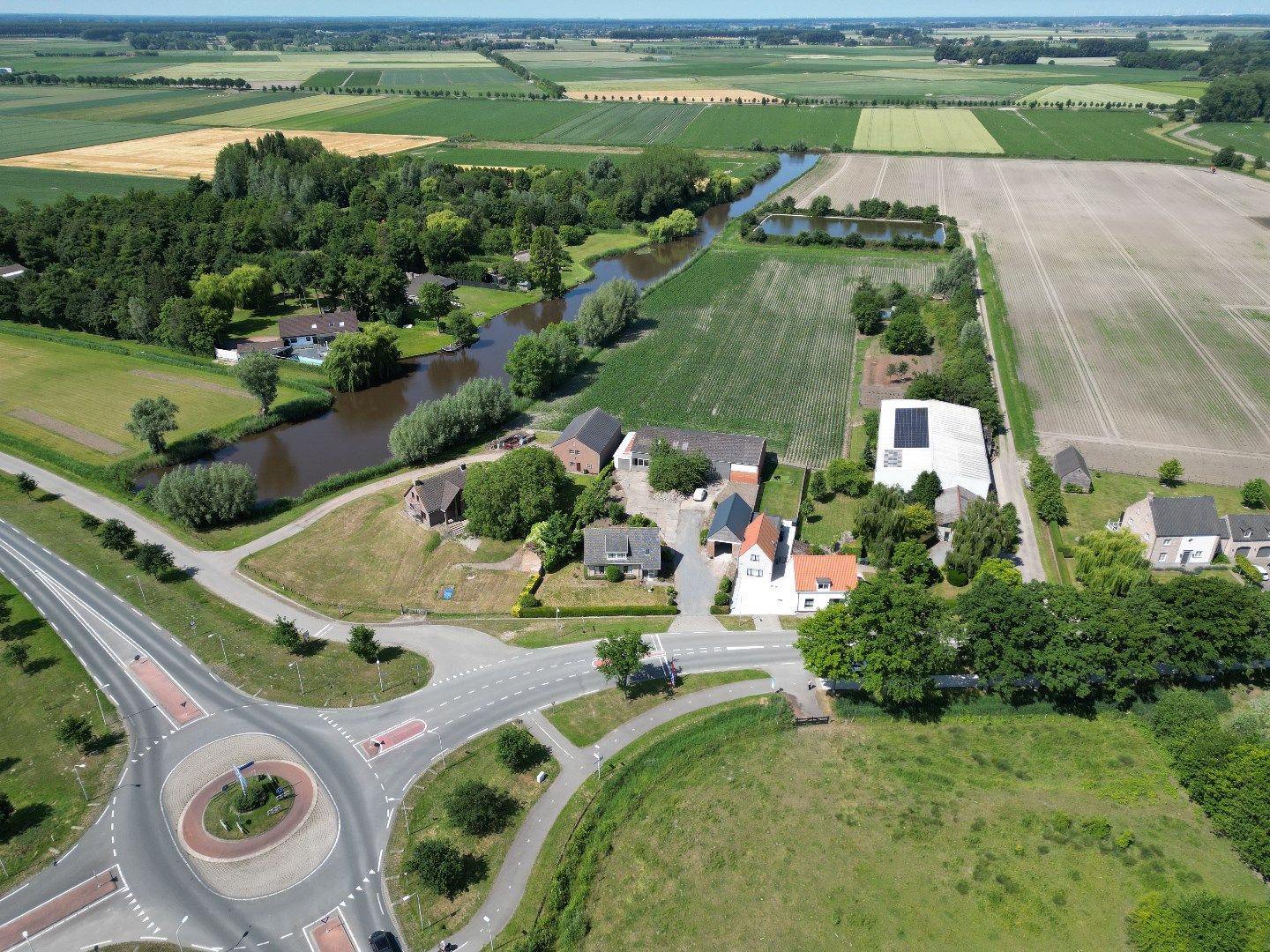 Landelijk wonen met grote schuren foto 29