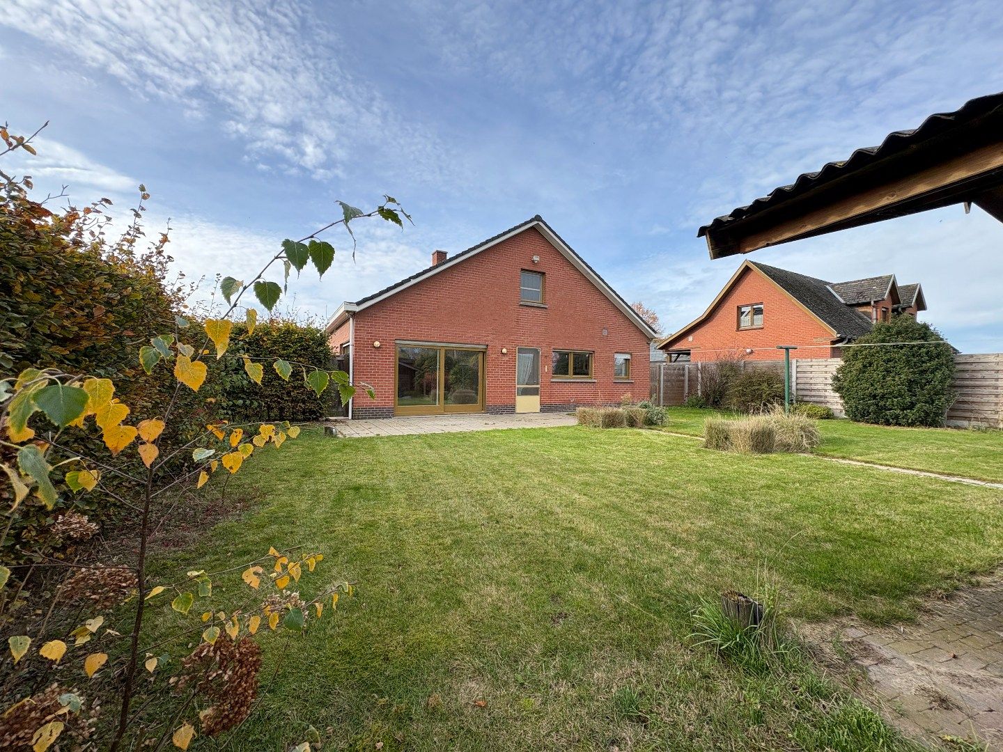 Ruime en goed onderhouden bungalow met zonnige tuin– Elverdinge dorpskern. Opp: 884m². foto 20