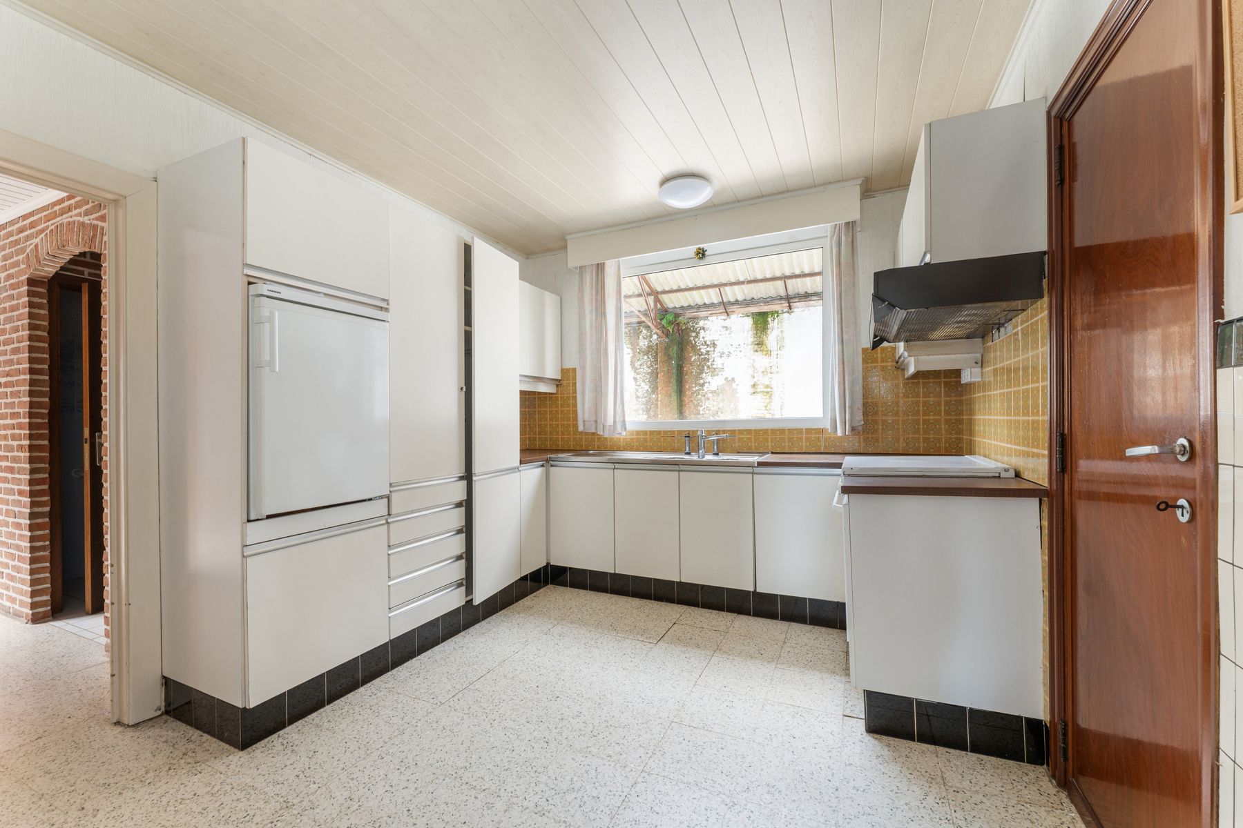 Statige woning met ruime loods foto 9