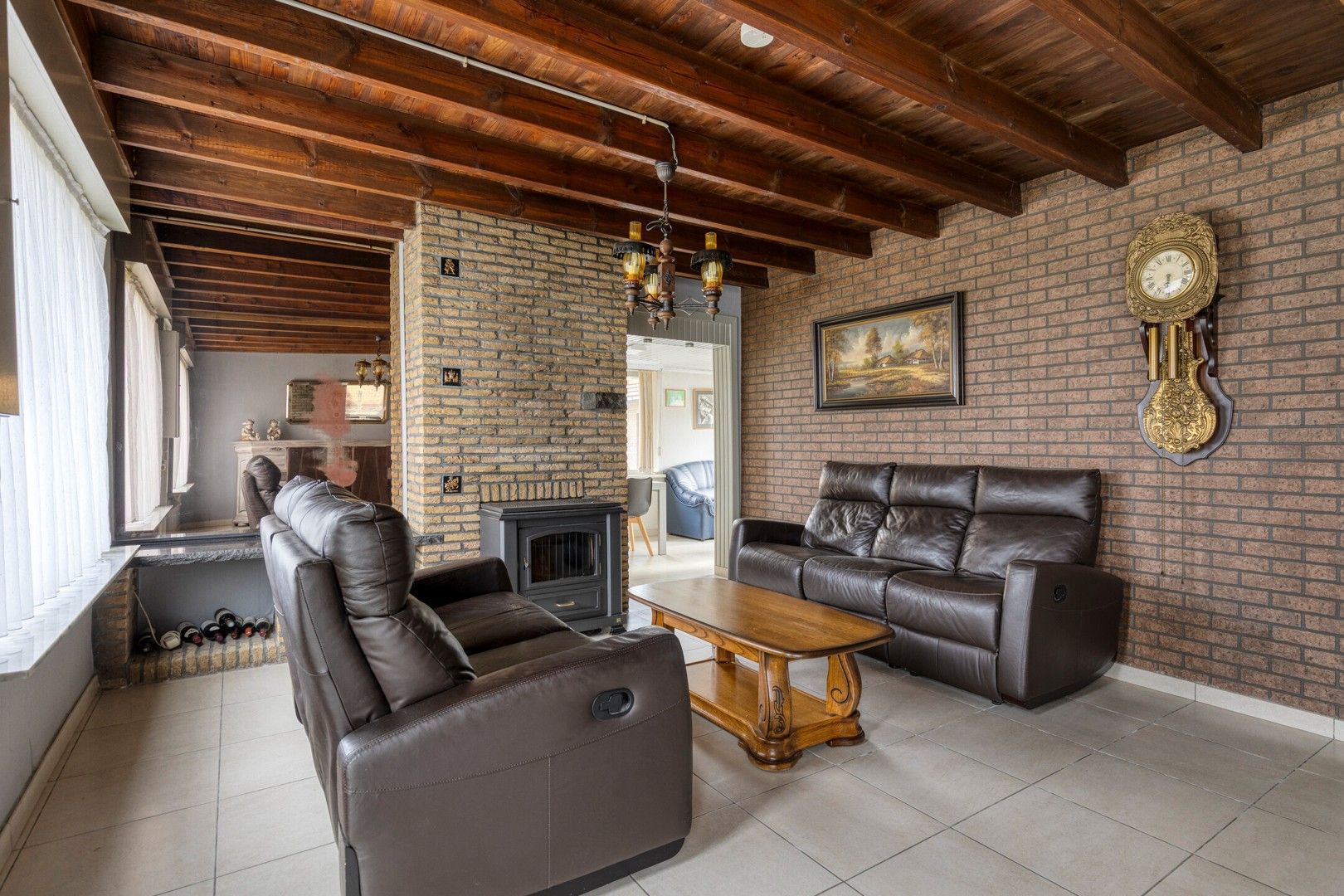 Te renoveren halfopen bebouwing met ruime garage en tuin op 691 m² foto 4