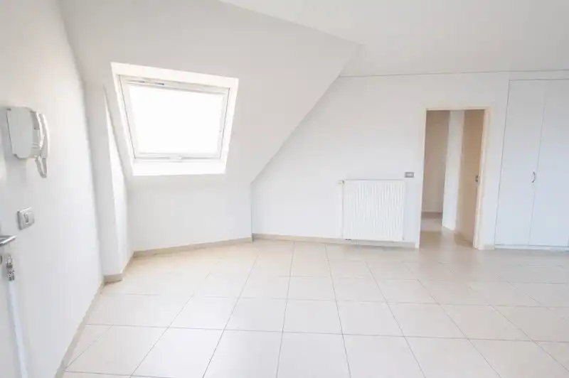 Instapklaar 1 slaapkamer appartement TE HUUR op topligging in Waregem 🏡✨ foto 2