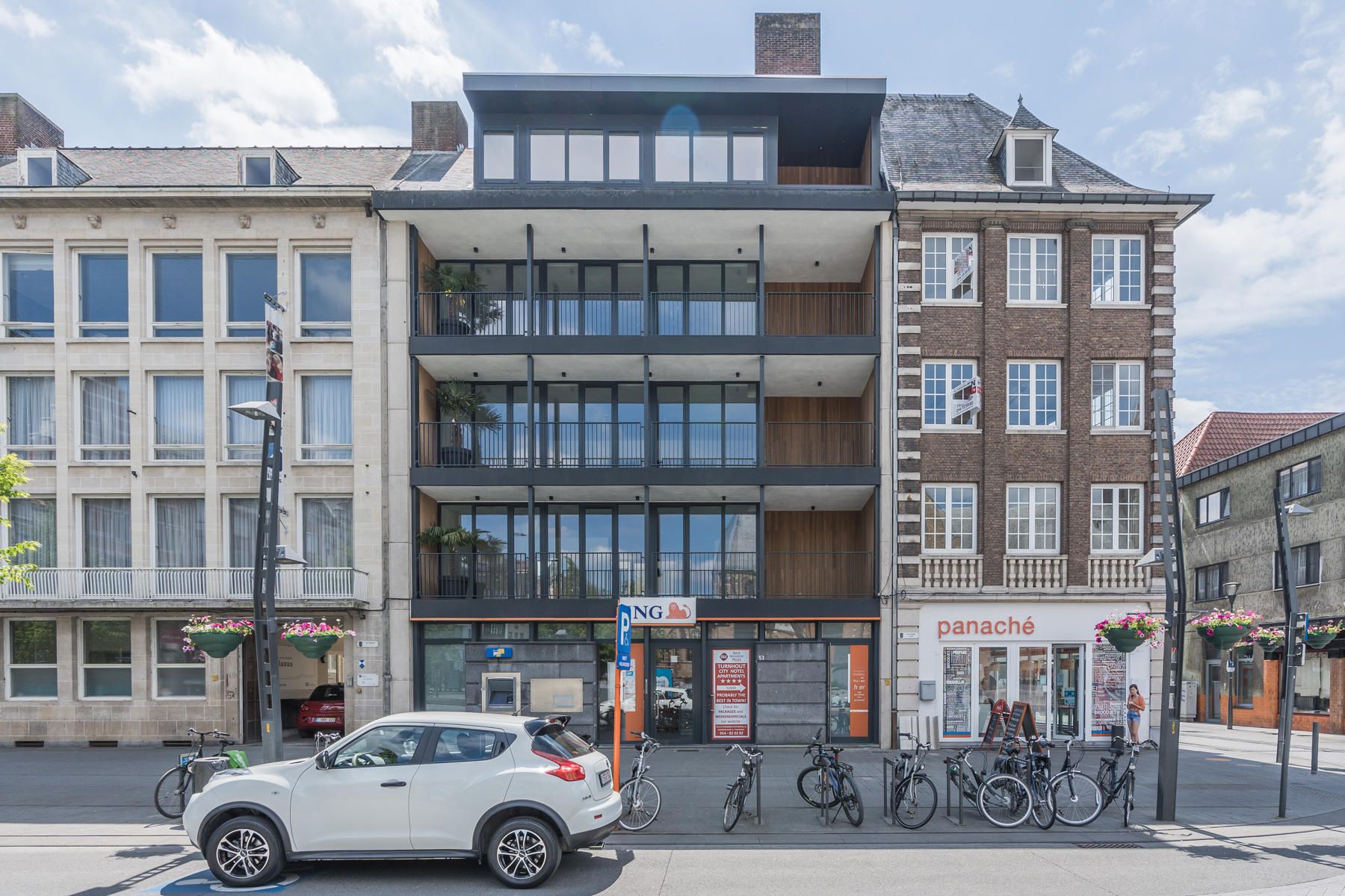 Handelsgelijkvloers  van maar lietst 146m² op AAA- Locatie  foto {{pictureIndex}}