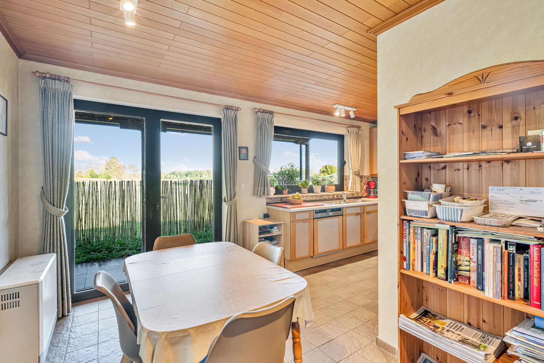 VILLA MET 4 SLPK EN CENTRALE LANDELIJKE LIGGING  foto 11
