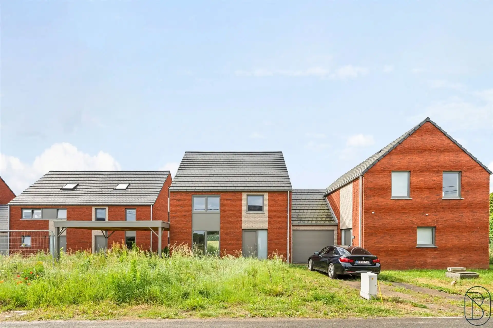 Kwalitatieve nieuwbouwwoning met terras, carport & tuin foto {{pictureIndex}}